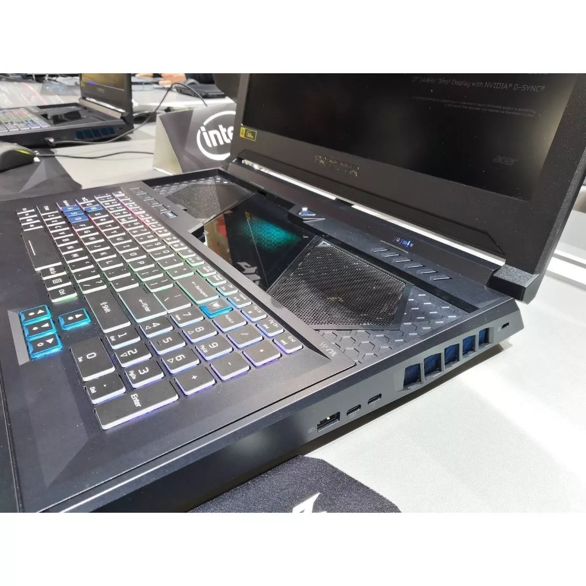 Acer Predator Helios 700 PH717-71 (PH717-71-94SA)