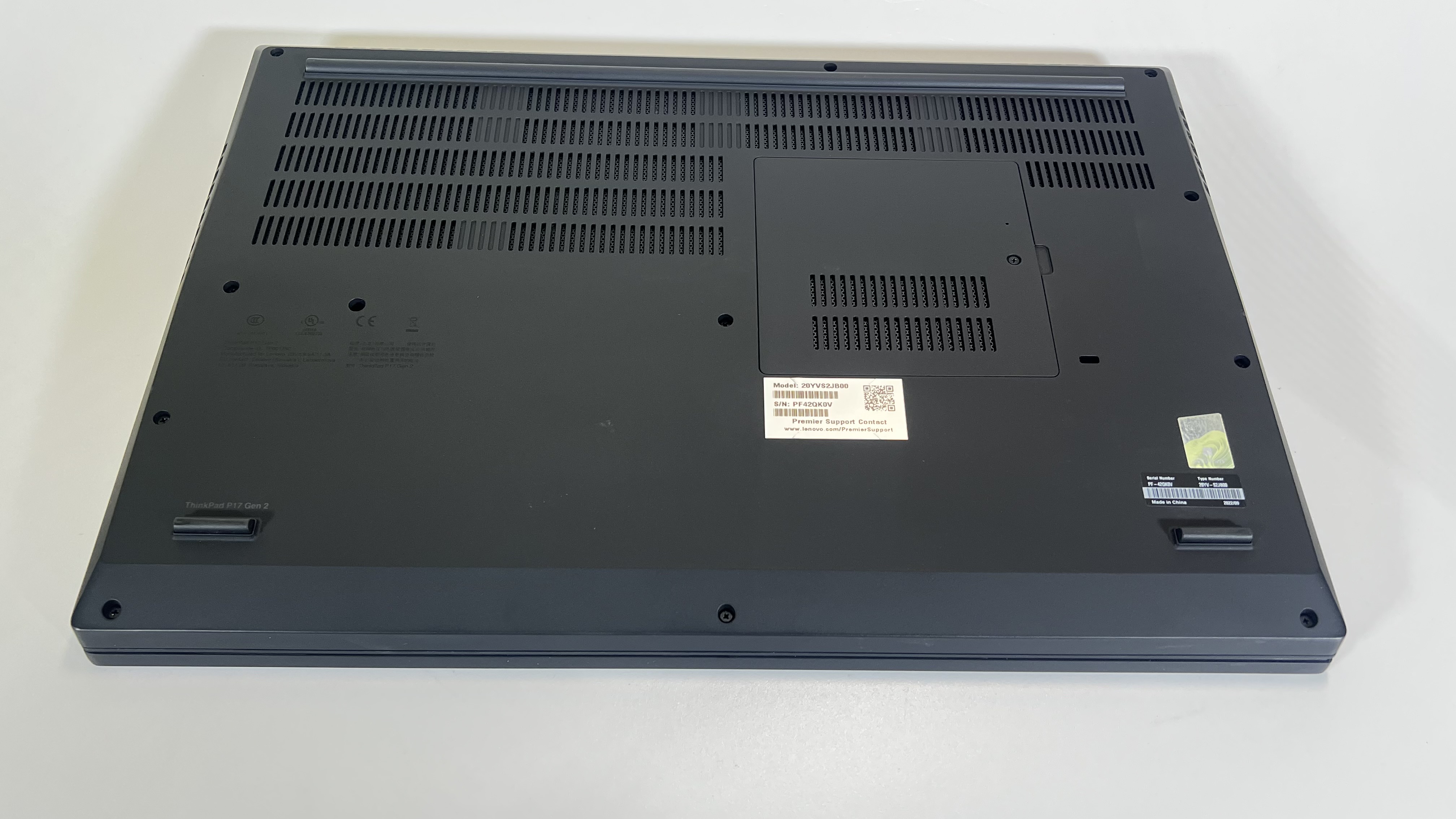 Ноутбук Lenovo ThinkPad P17 Gen 2 +LTE — фото 3