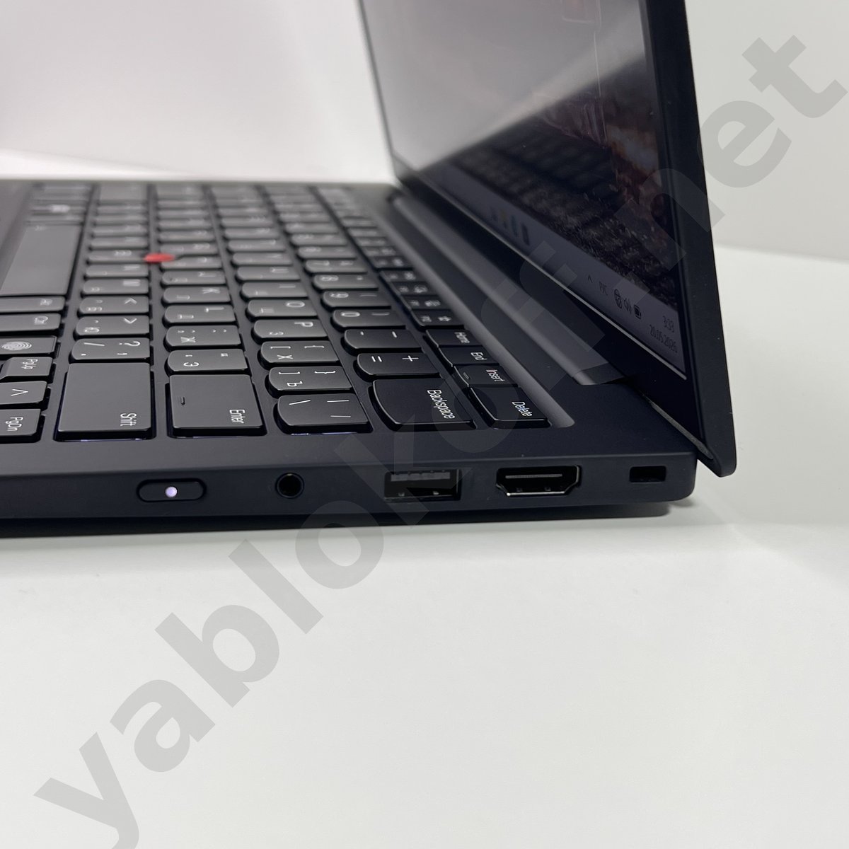 Ноутбук Lenovo ThinkPad X1 Carbon Gen 12 Ultra 7-165U 32Gb/512Gb — фото 3
